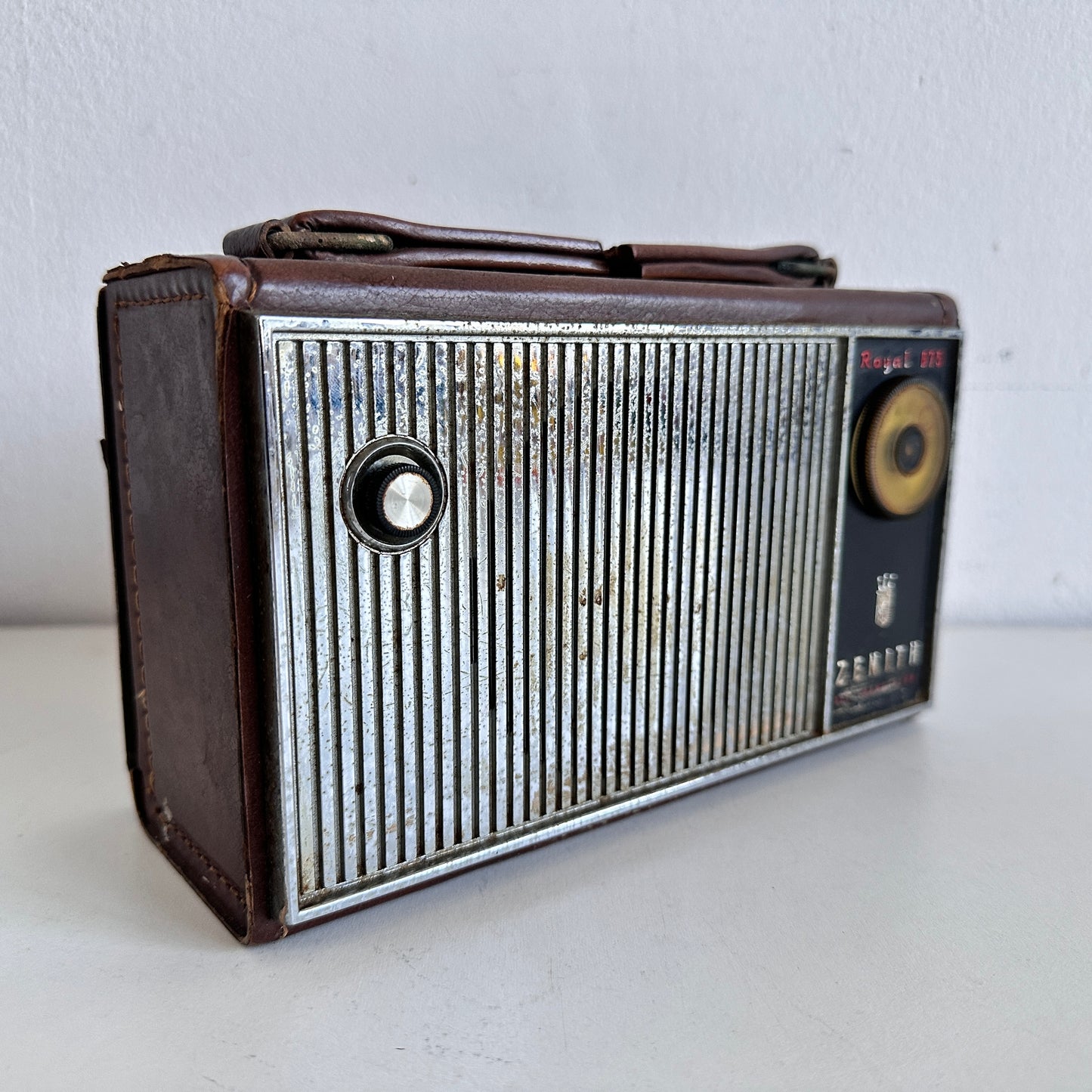 EL072 ZENITH ROYAL 675 PORTABLE TRANSISTER RADIO