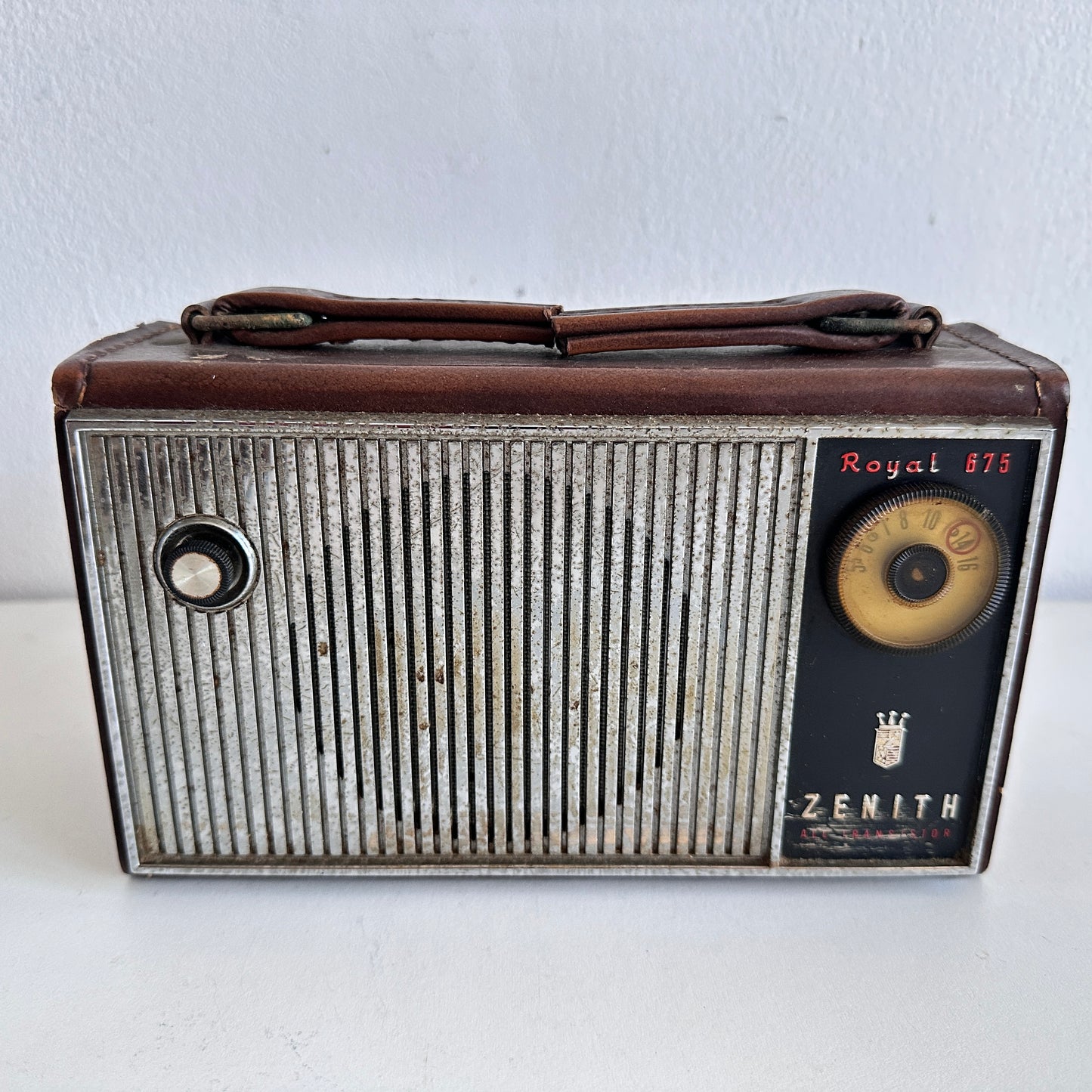 EL072 ZENITH ROYAL 675 PORTABLE TRANSISTER RADIO