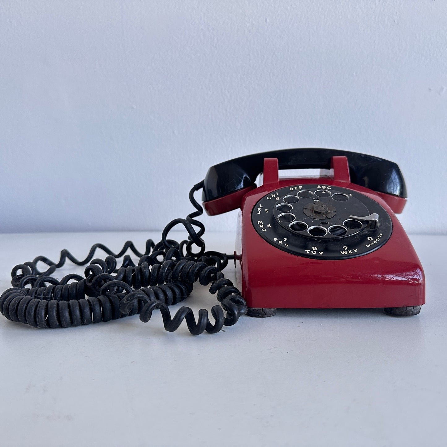 EL092 BLACK & RED ROTARY PHONE