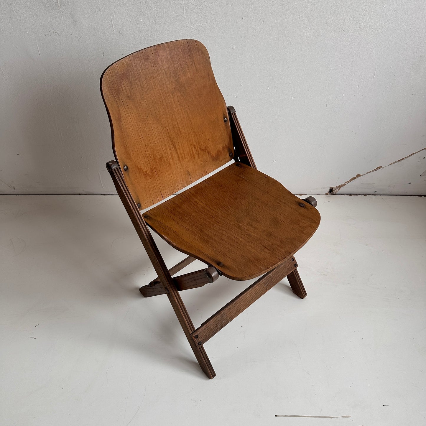 FC002 WW2 US ARMY WOOD FOLDING CHAIR