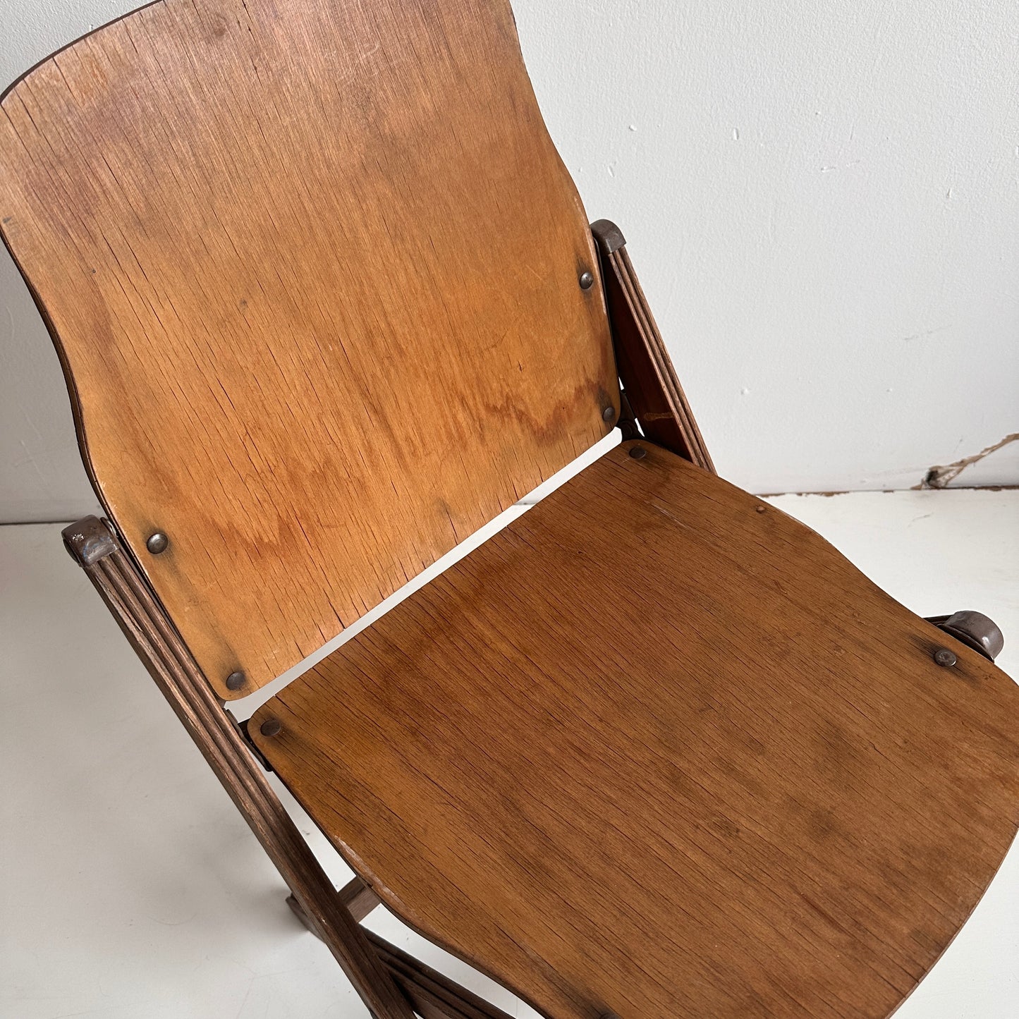 FC002 WW2 US ARMY WOOD FOLDING CHAIR