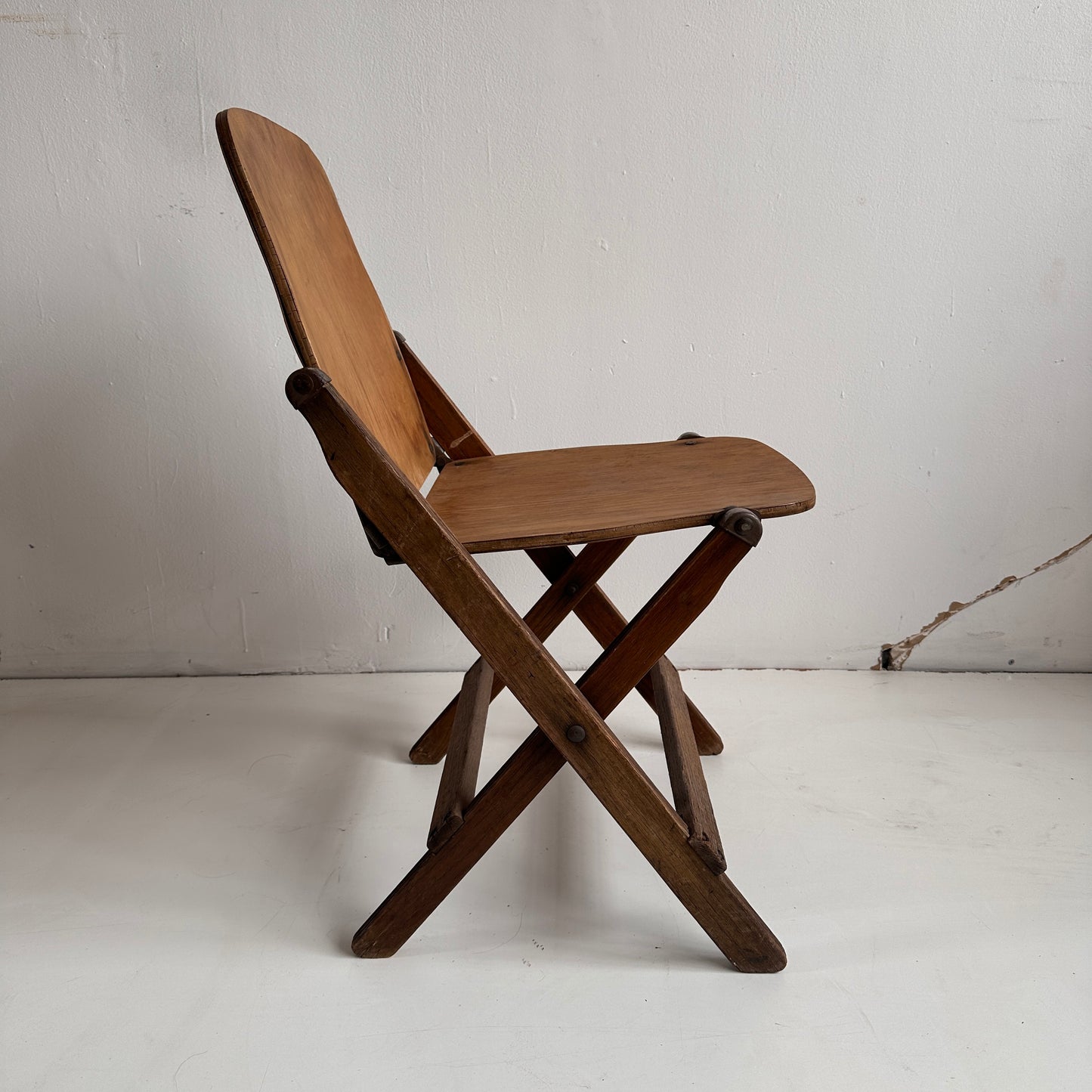 FC002 WW2 US ARMY WOOD FOLDING CHAIR