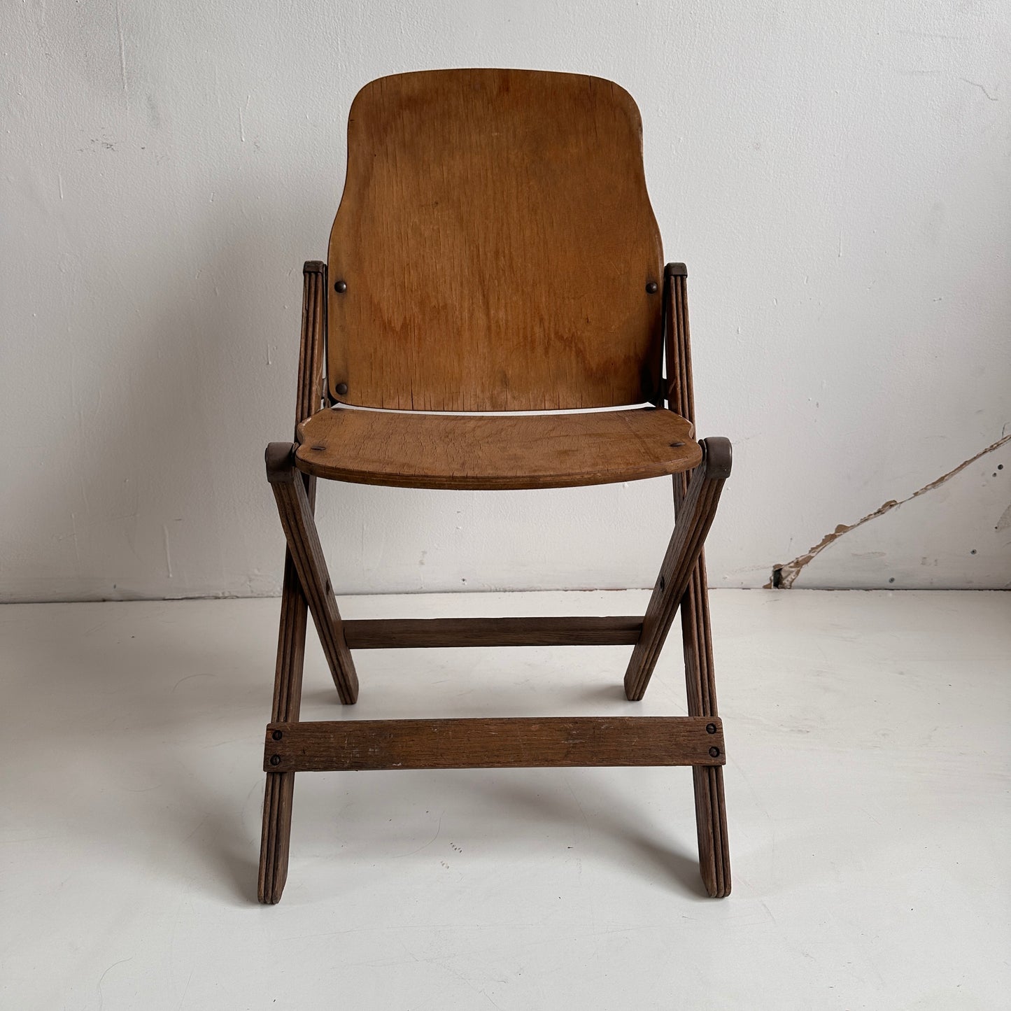 FC002 WW2 US ARMY WOOD FOLDING CHAIR