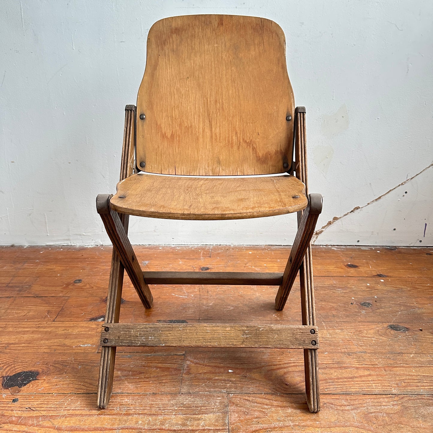 FC002 WW2 US ARMY WOOD FOLDING CHAIR