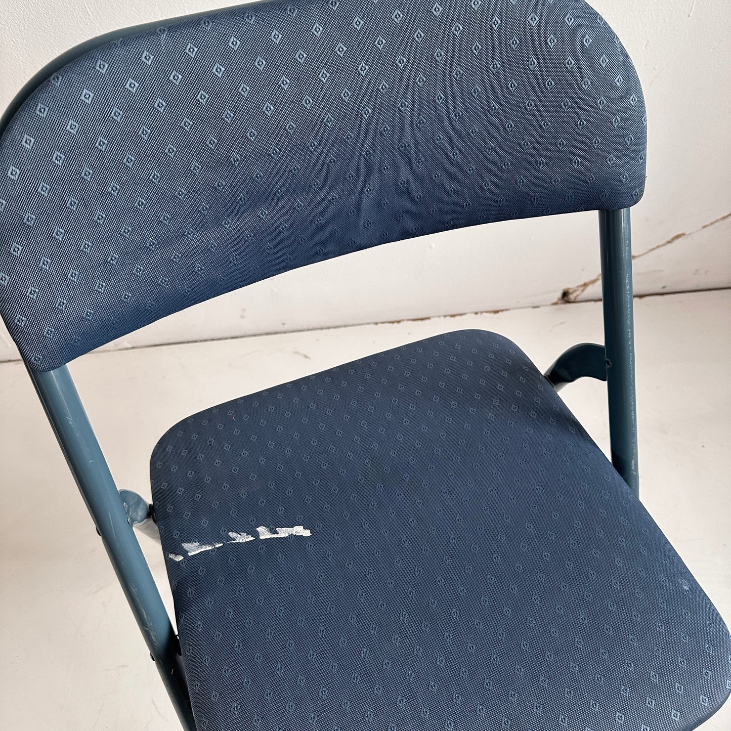 FC007 BLUE FABRIC AND METAL FOLDING CHAIR