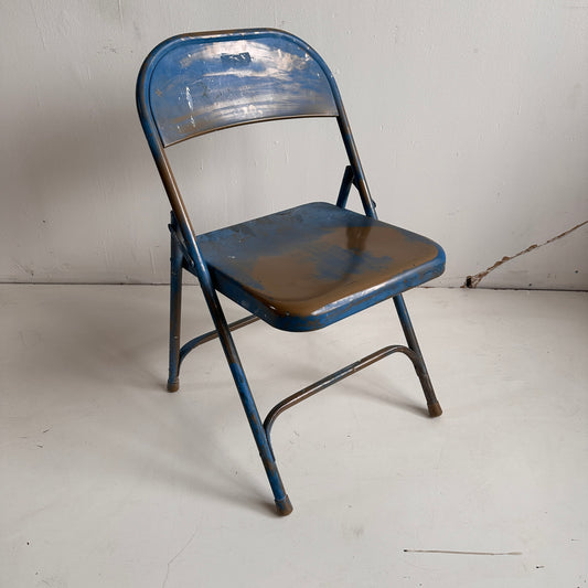 FC012 TAN WITH BLUE SMEAR METAL FOLDING CHAIR