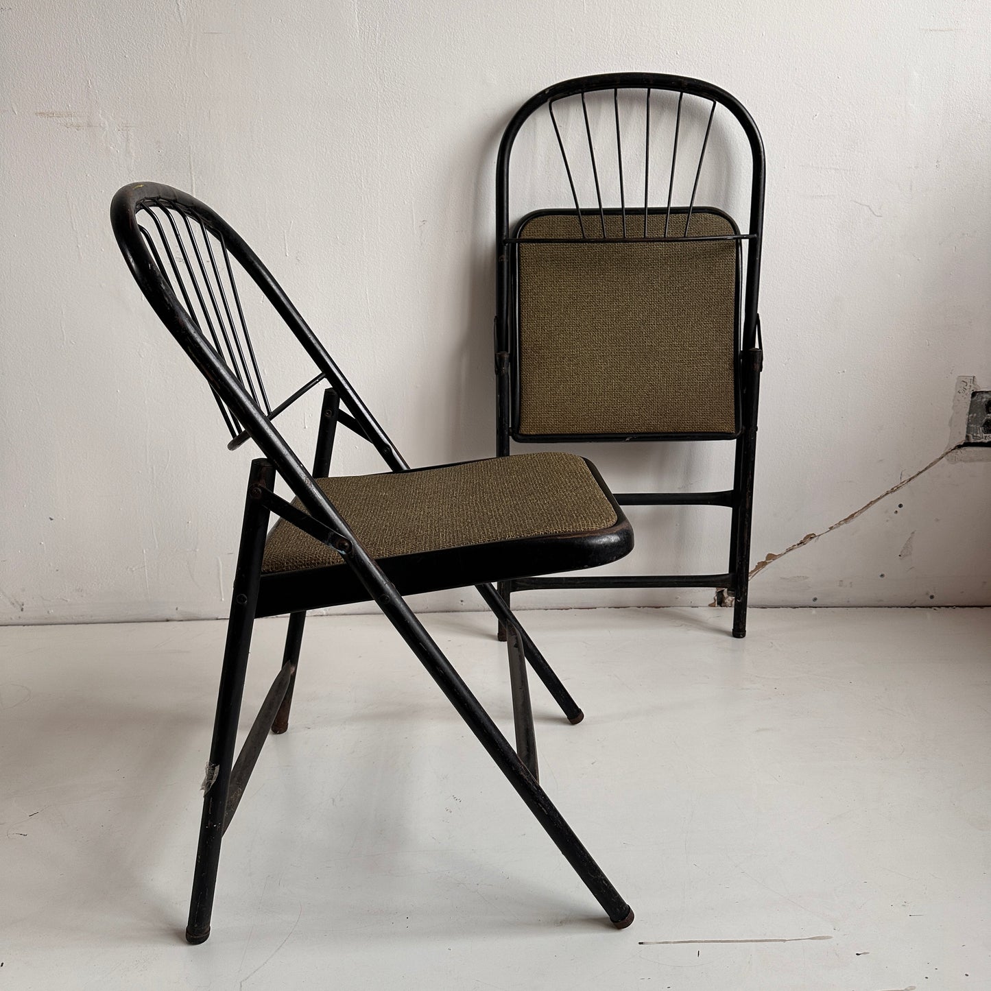 FC014 BLACK METAL FOLDING CHAIRS WITH GREEN TEXTURE VINYL SEAT