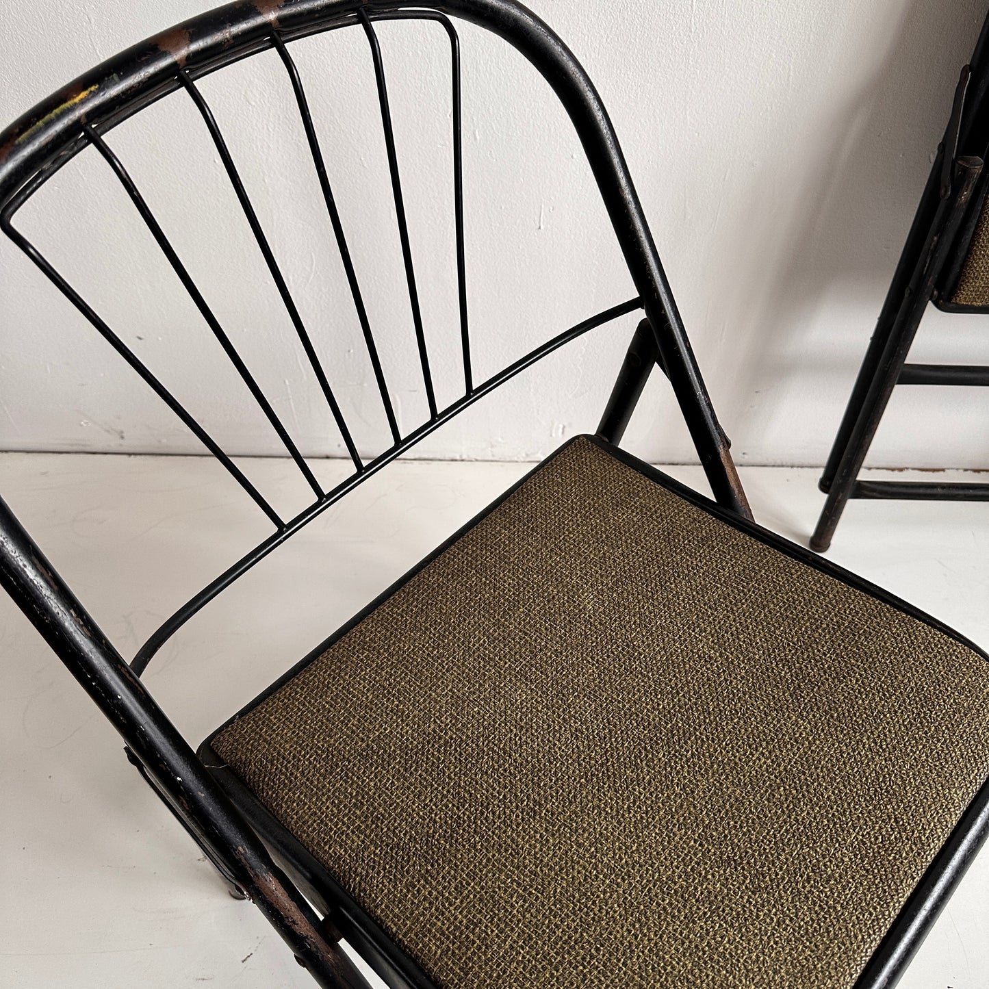 FC014 BLACK METAL FOLDING CHAIRS WITH GREEN TEXTURE VINYL SEAT