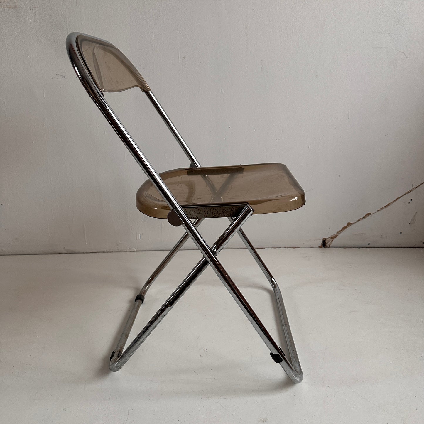 FC015 SMOKED LUCITE LORMAN FOLDING CHAIR