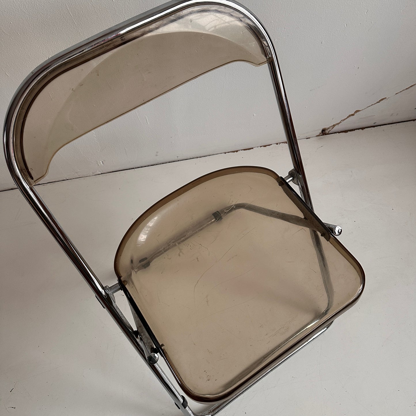 FC015 SMOKED LUCITE LORMAN FOLDING CHAIR