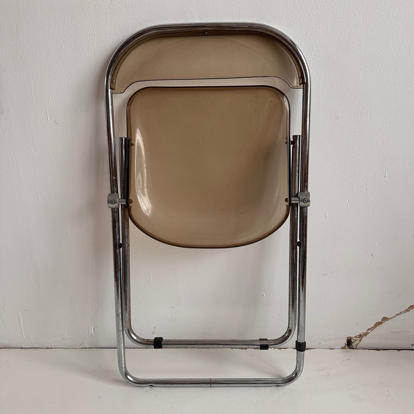 FC015 SMOKED LUCITE LORMAN FOLDING CHAIR