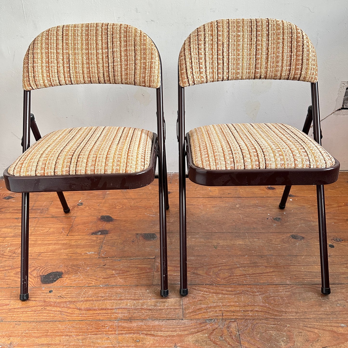 FC017 UPHOLSTERED BROWN METAL FOLDING CHAIRS