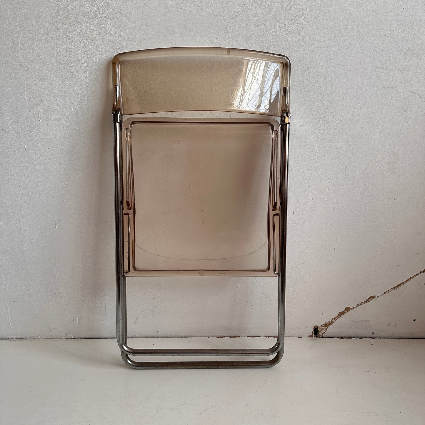 FC019 UNIQUE LUCITE FOLDING CHAIR