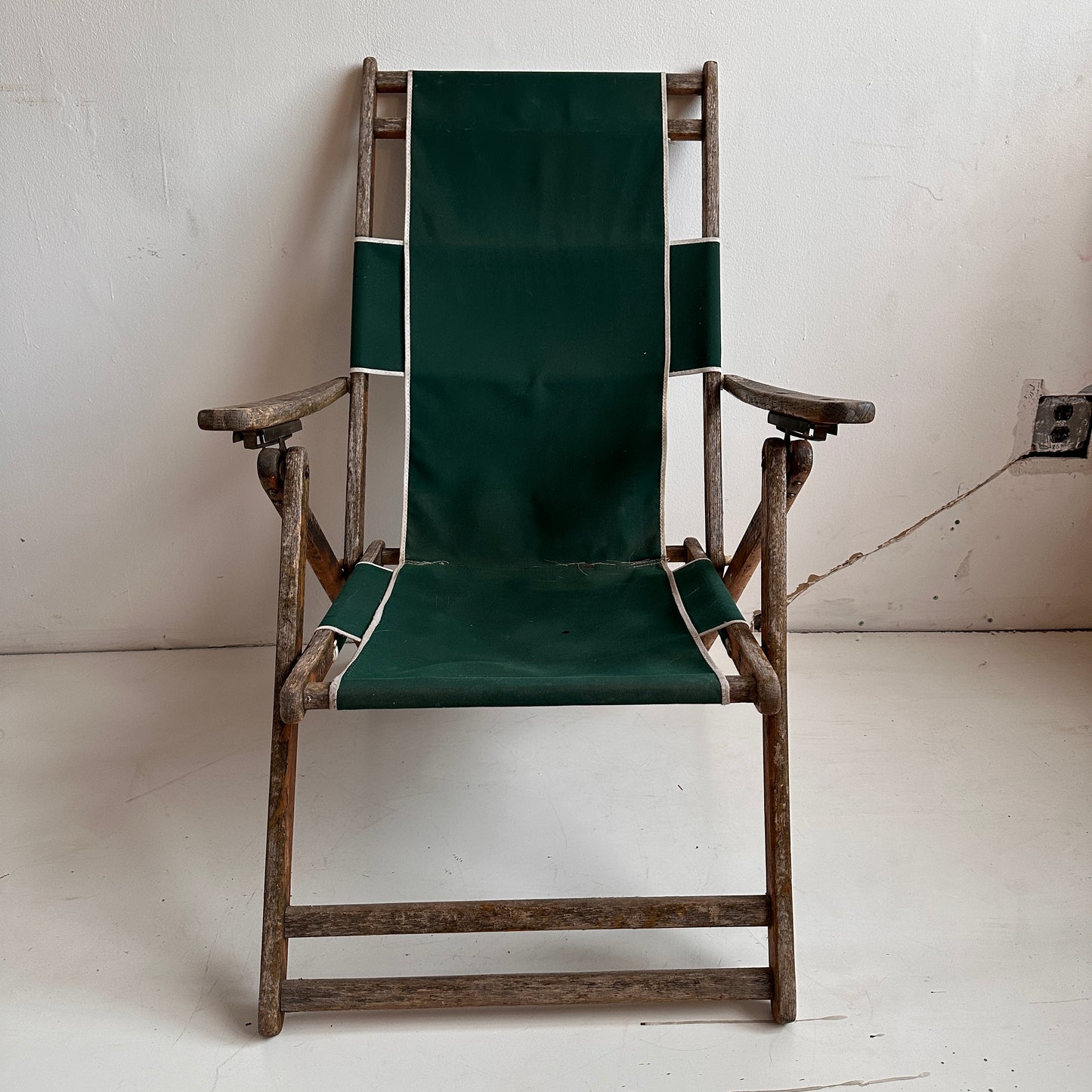 FC020 DISTRESSED WOOD WITH GREEN FABRIC DECK CHAIR