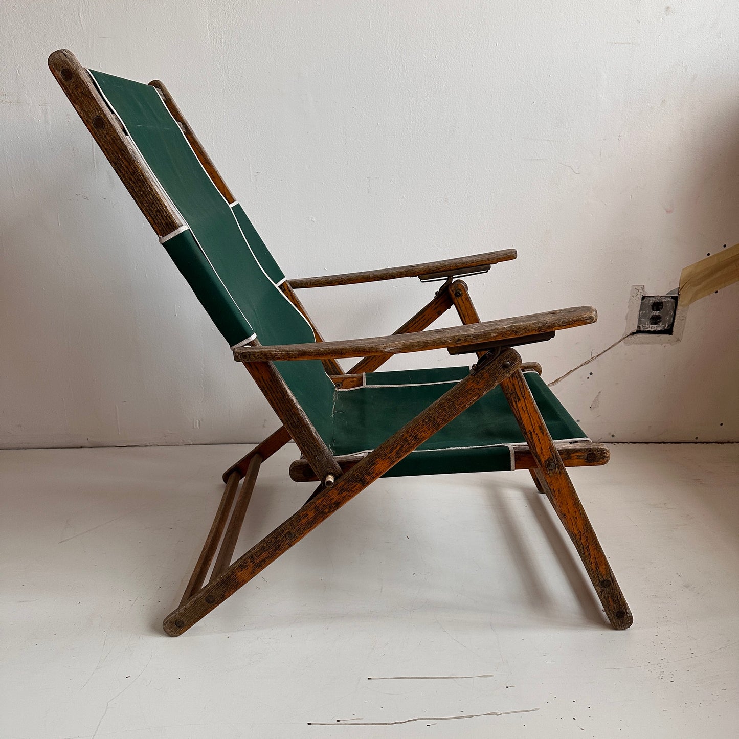FC020 DISTRESSED WOOD WITH GREEN FABRIC DECK CHAIR