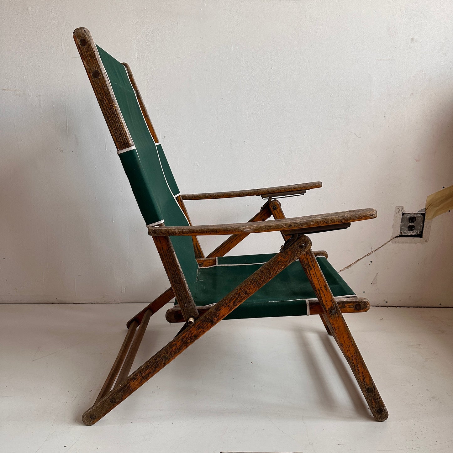 FC020 DISTRESSED WOOD WITH GREEN FABRIC DECK CHAIR