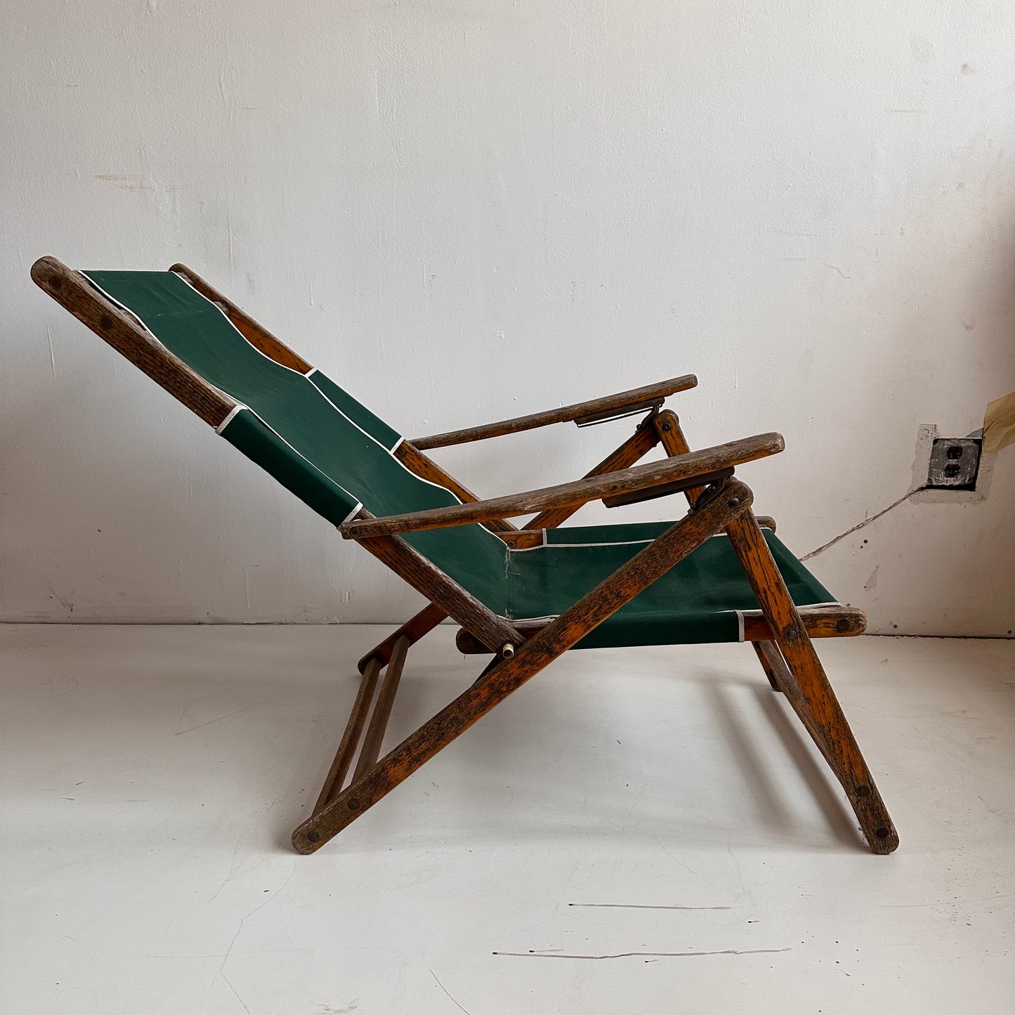 FC020 DISTRESSED WOOD WITH GREEN FABRIC DECK CHAIR