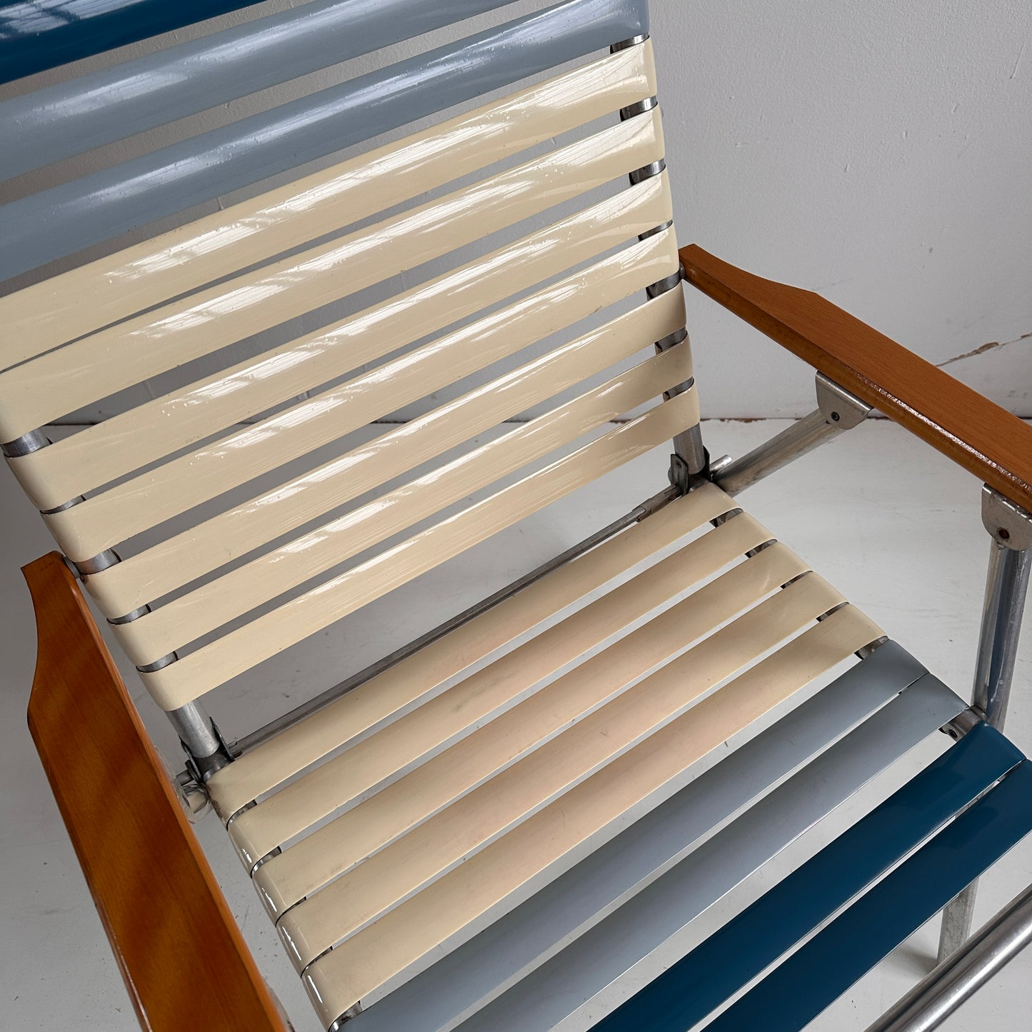FC022 BLUE & CREAM FOLDING LAWN CHAIR