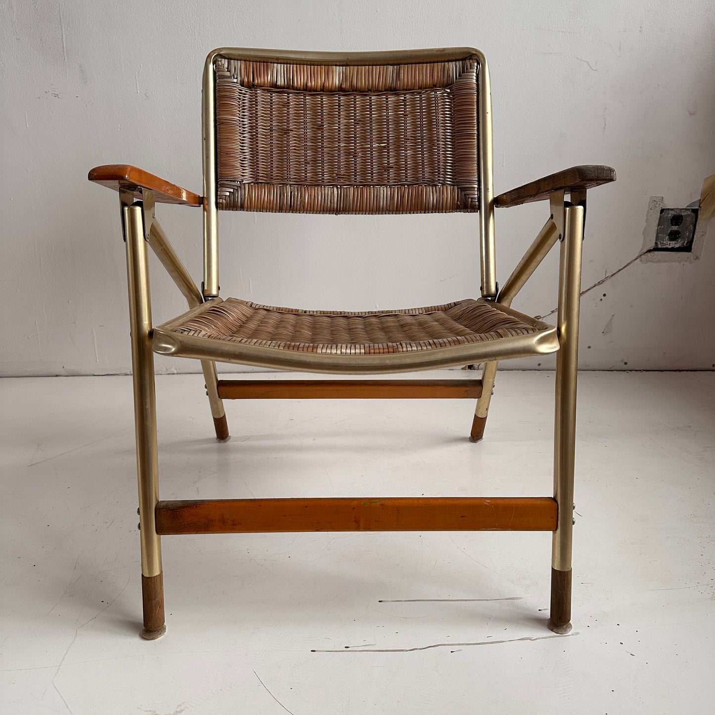 FC024 DISTRESSED WICKER & ALUMINUM FOLDING CHAIRS