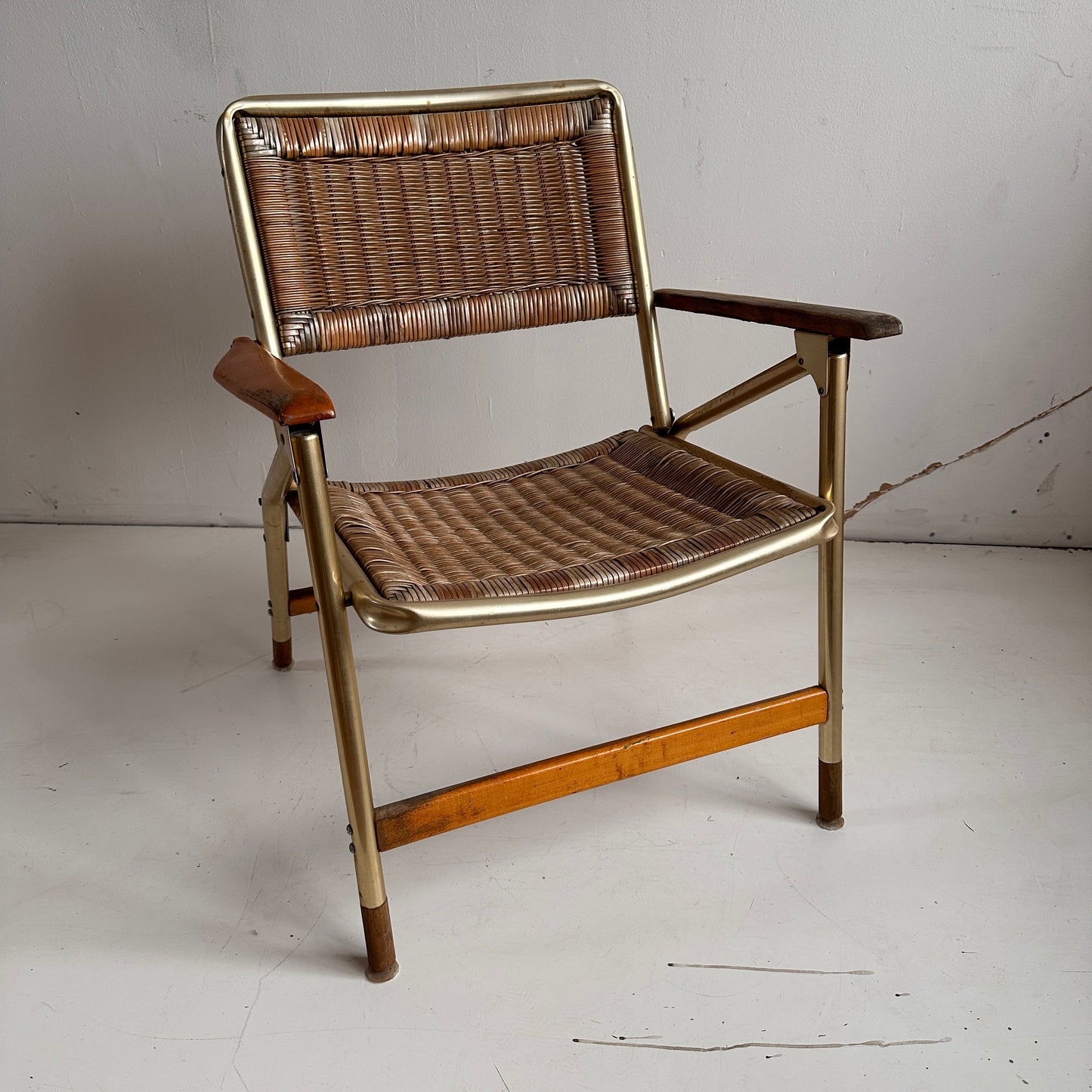FC024 DISTRESSED WICKER & ALUMINUM FOLDING CHAIRS