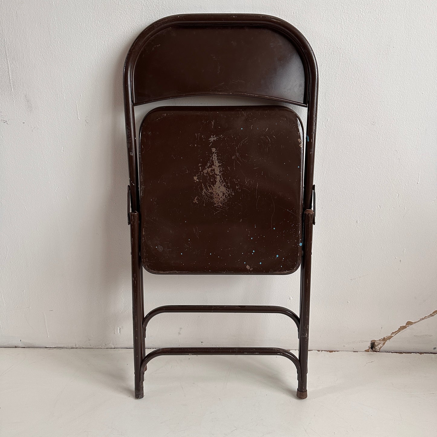 FC028 AWESOME SAUCE PAINT SPLATTERED BROWN METAL FOLDING CHAIR