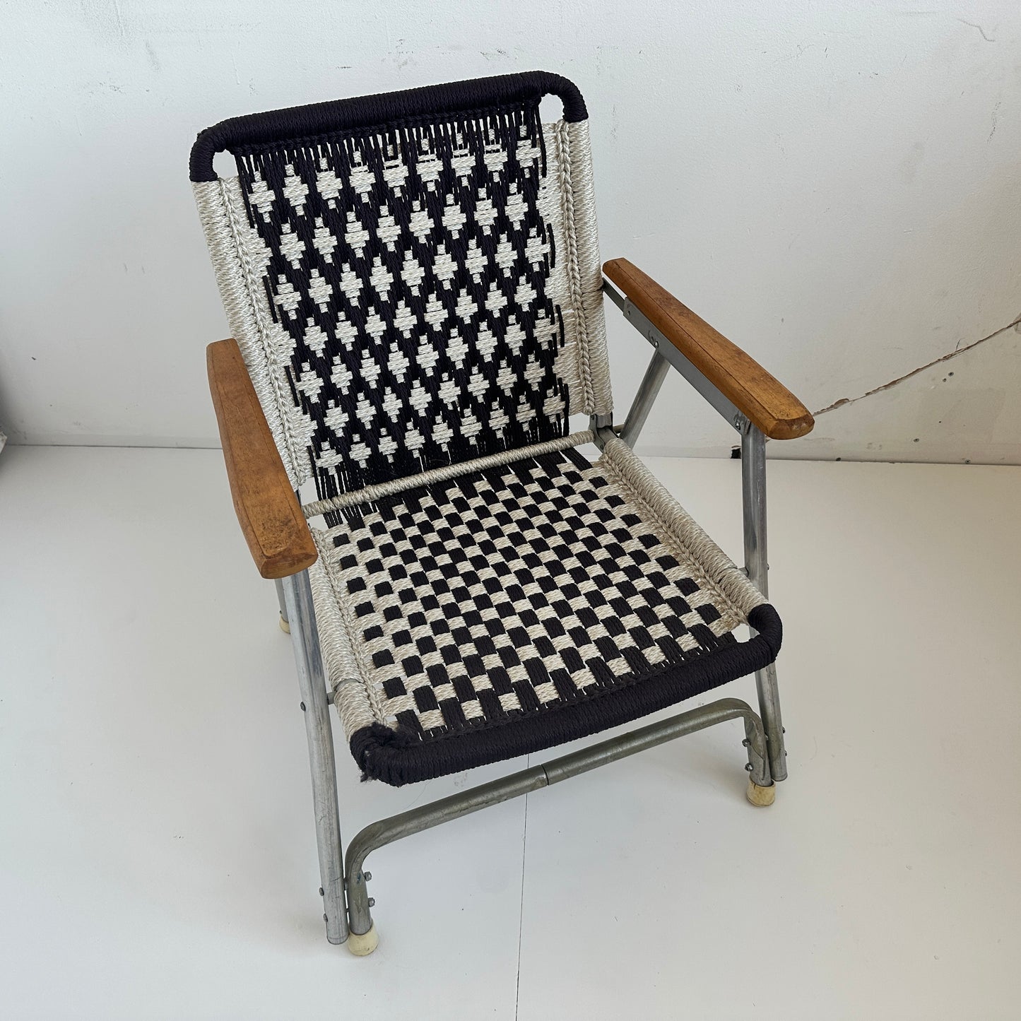 FC030 BROWN & WHITE MACRAME LAWN CHAIR