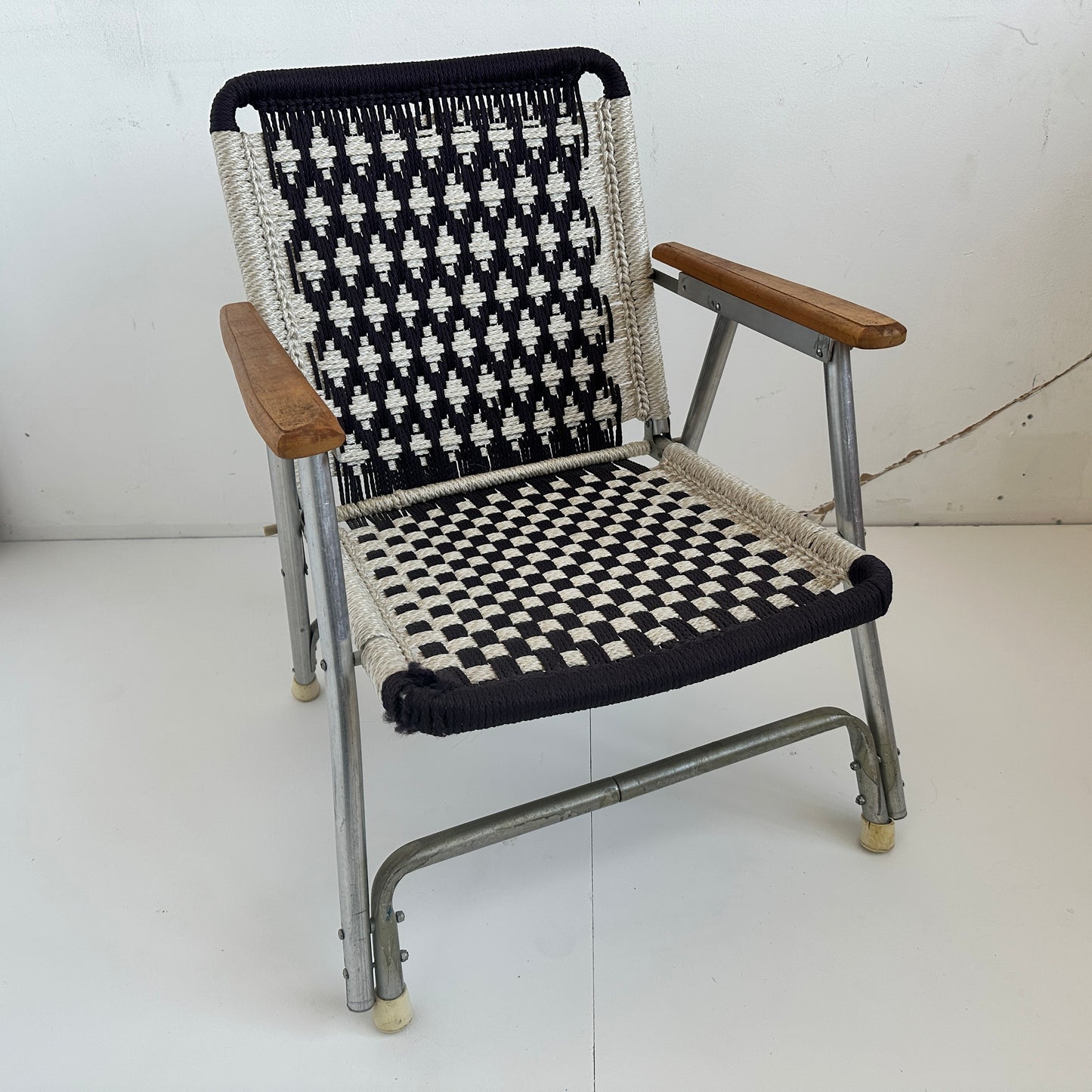 FC030 BROWN & WHITE MACRAME LAWN CHAIR