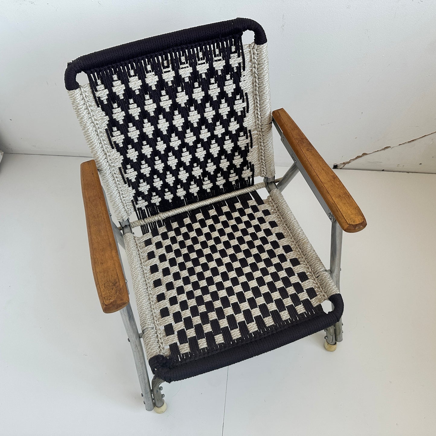 FC030 BROWN & WHITE MACRAME LAWN CHAIR