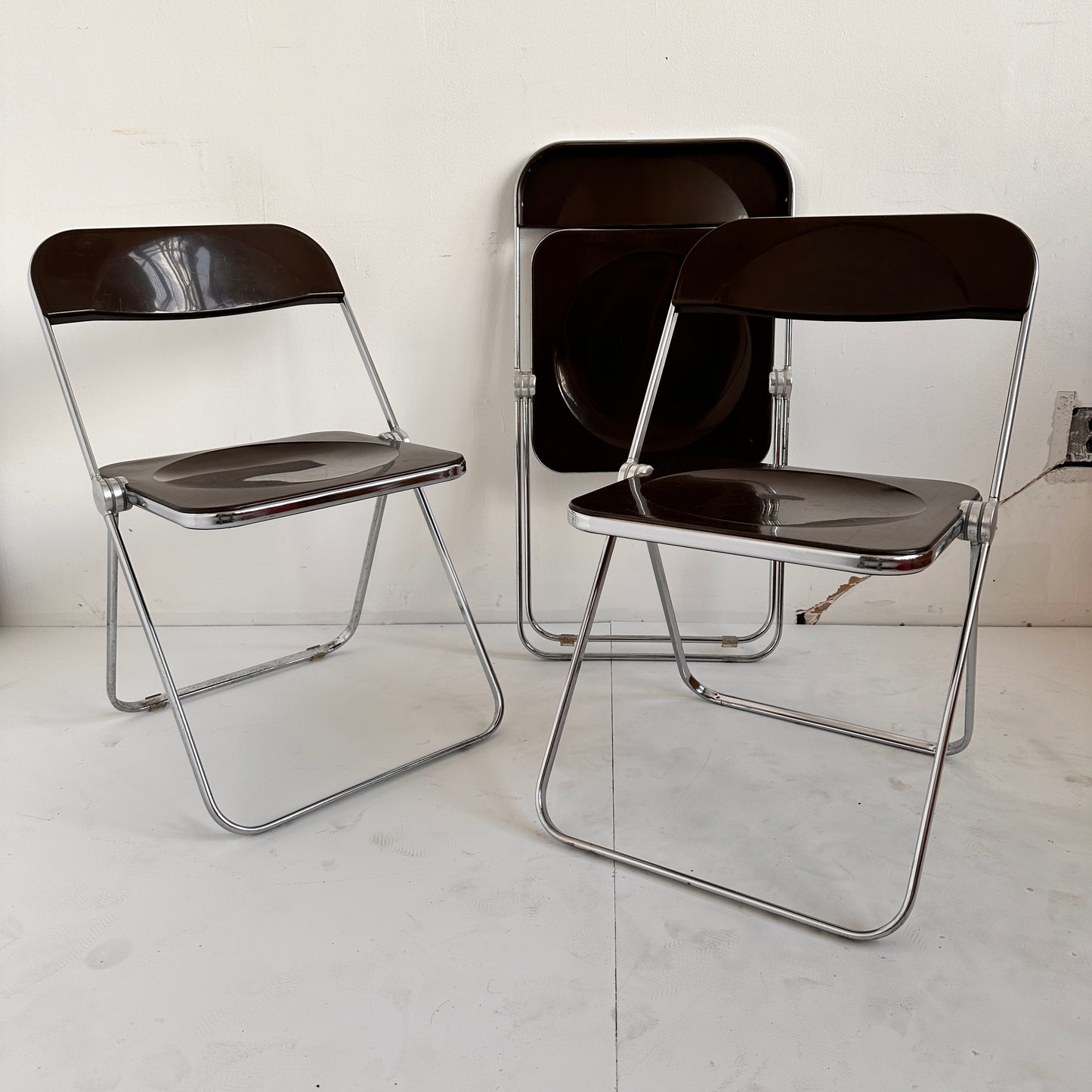 FC031 OPAQUE DARK BROWN PLIA CHAIRS