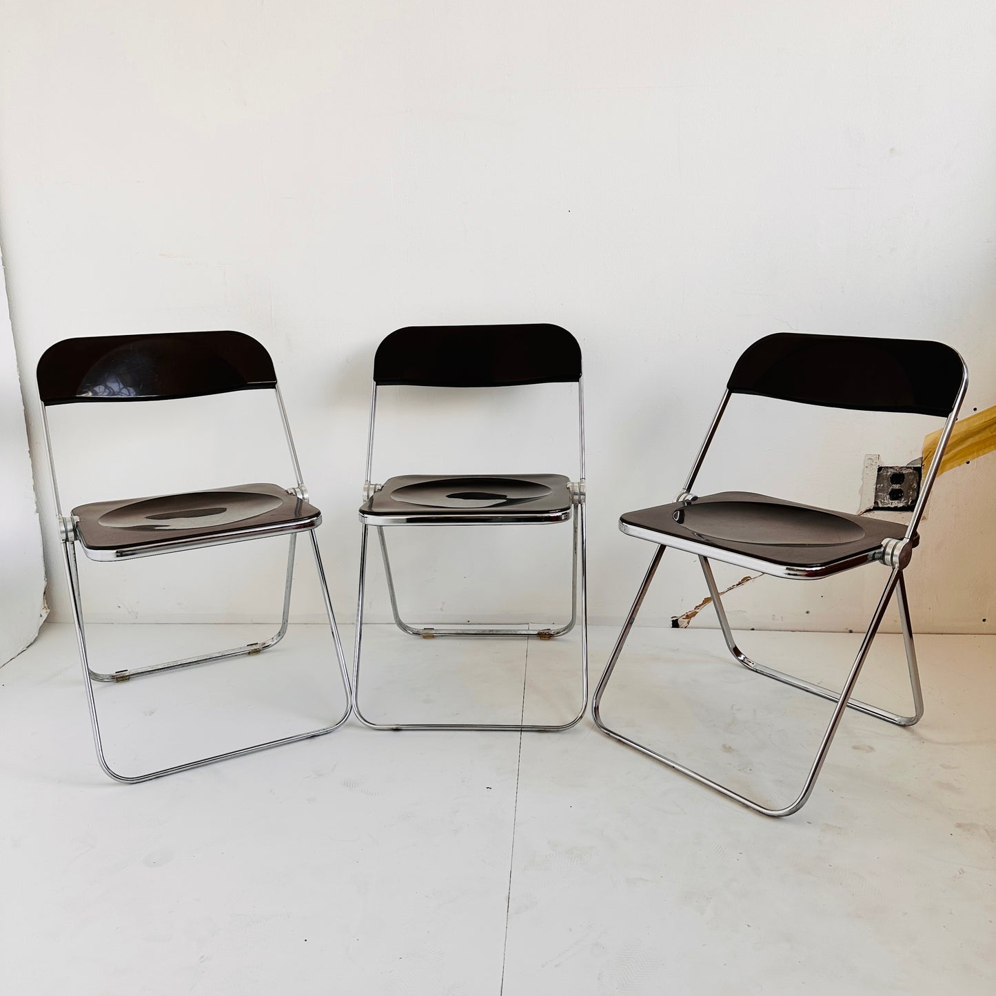 FC031 OPAQUE DARK BROWN PLIA CHAIRS