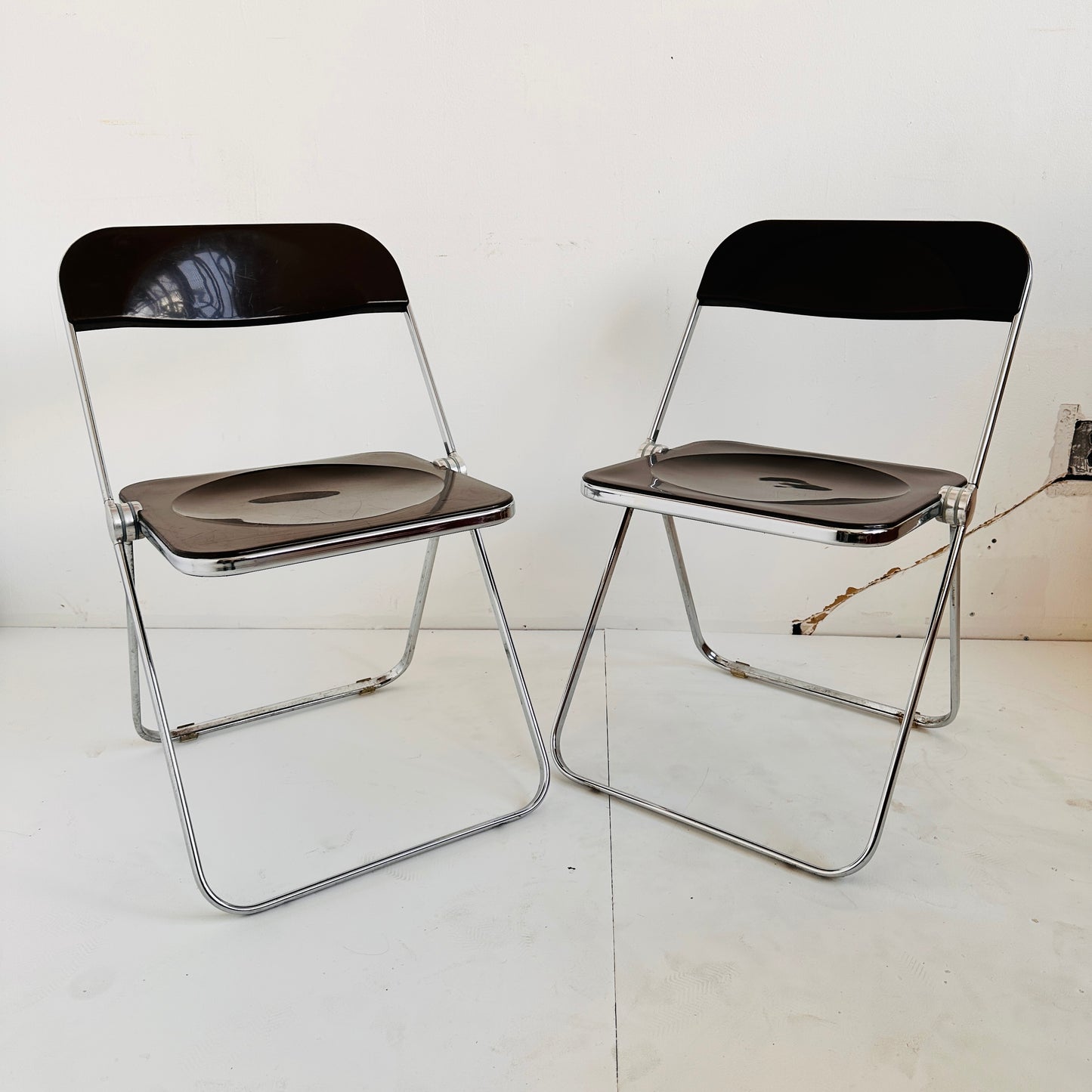 FC031 OPAQUE DARK BROWN PLIA CHAIRS
