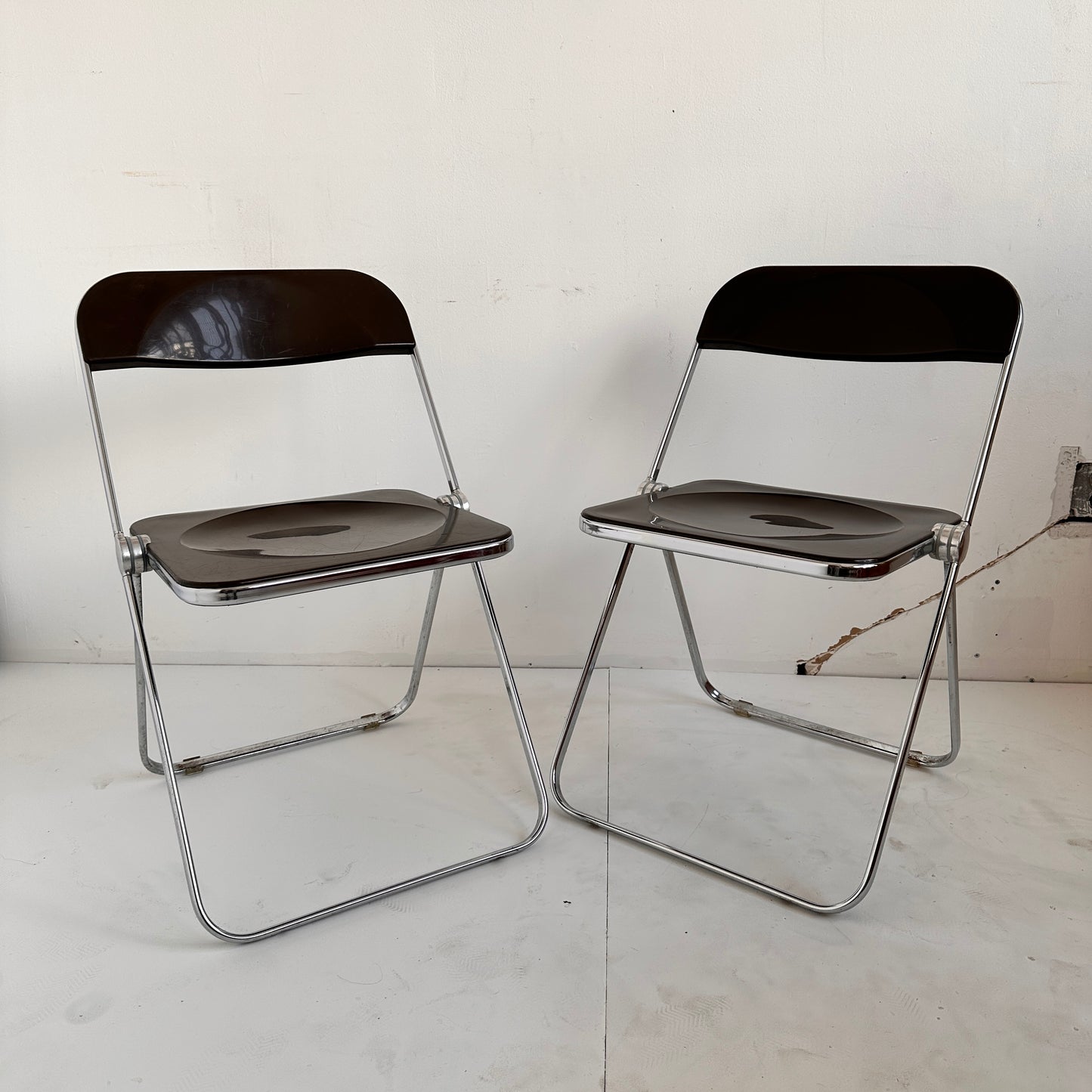 FC031 OPAQUE DARK BROWN PLIA CHAIRS
