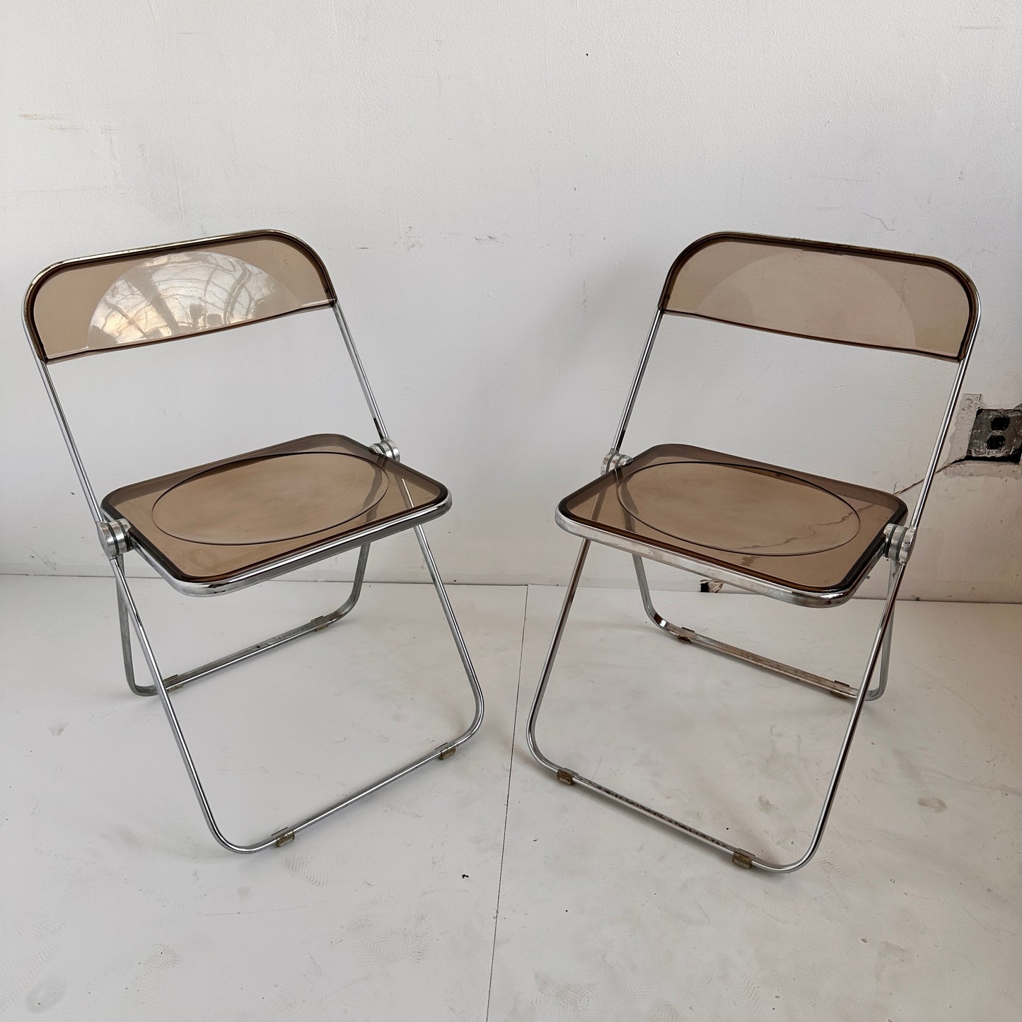 FC032 SMOKED PLIA CHAIRS