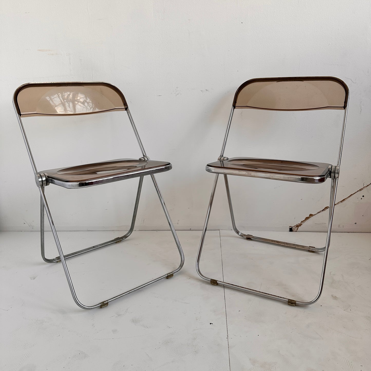 FC032 SMOKED PLIA CHAIRS