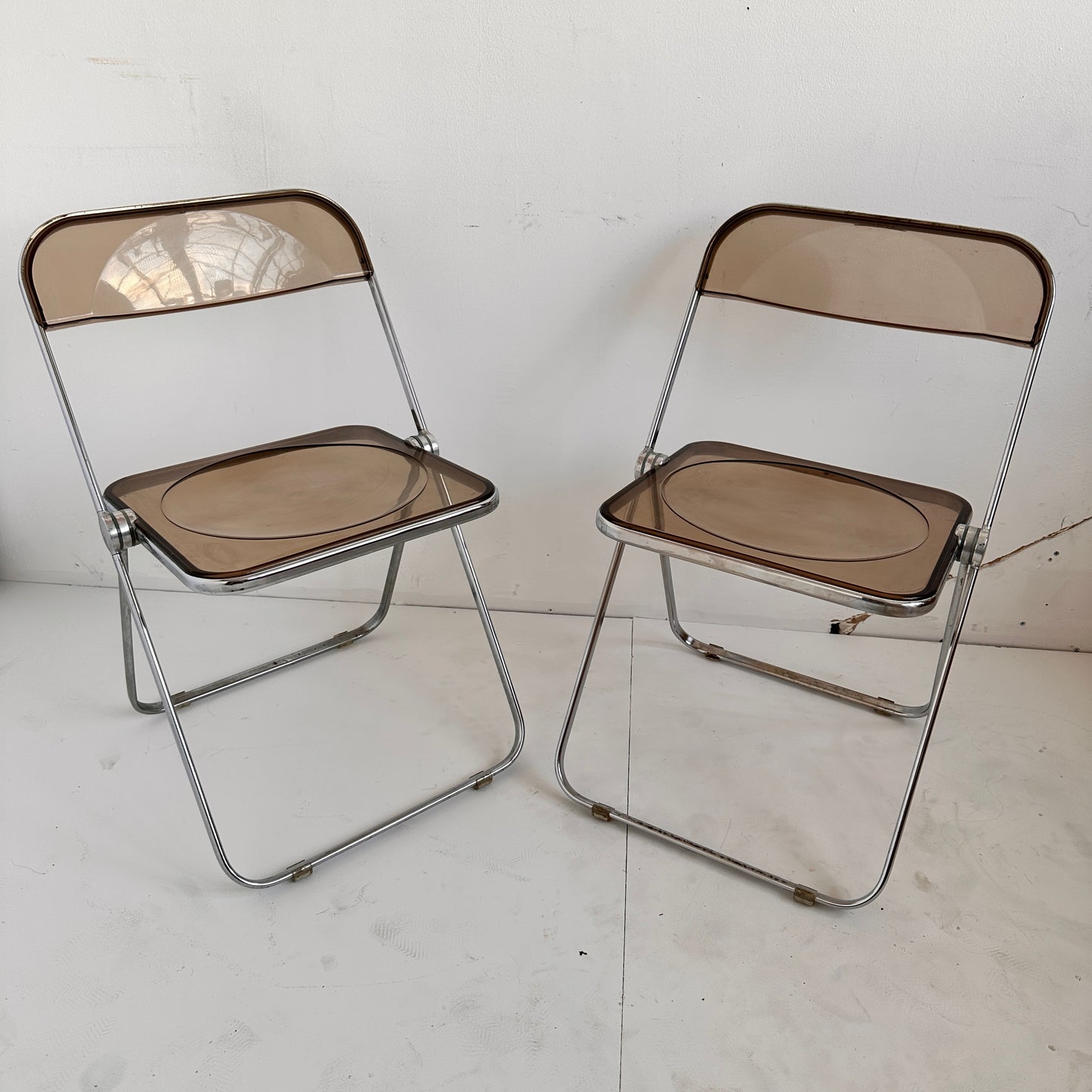 FC032 SMOKED PLIA CHAIRS
