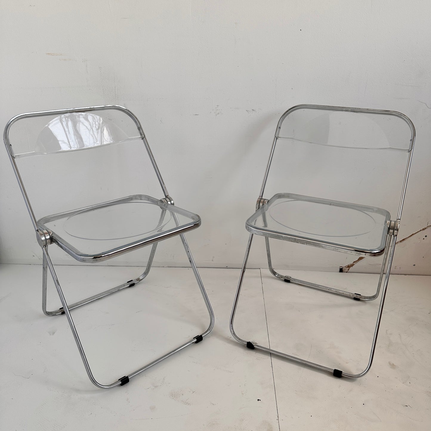 FC033 CLASSIC CLEAR PLIA CHAIRS