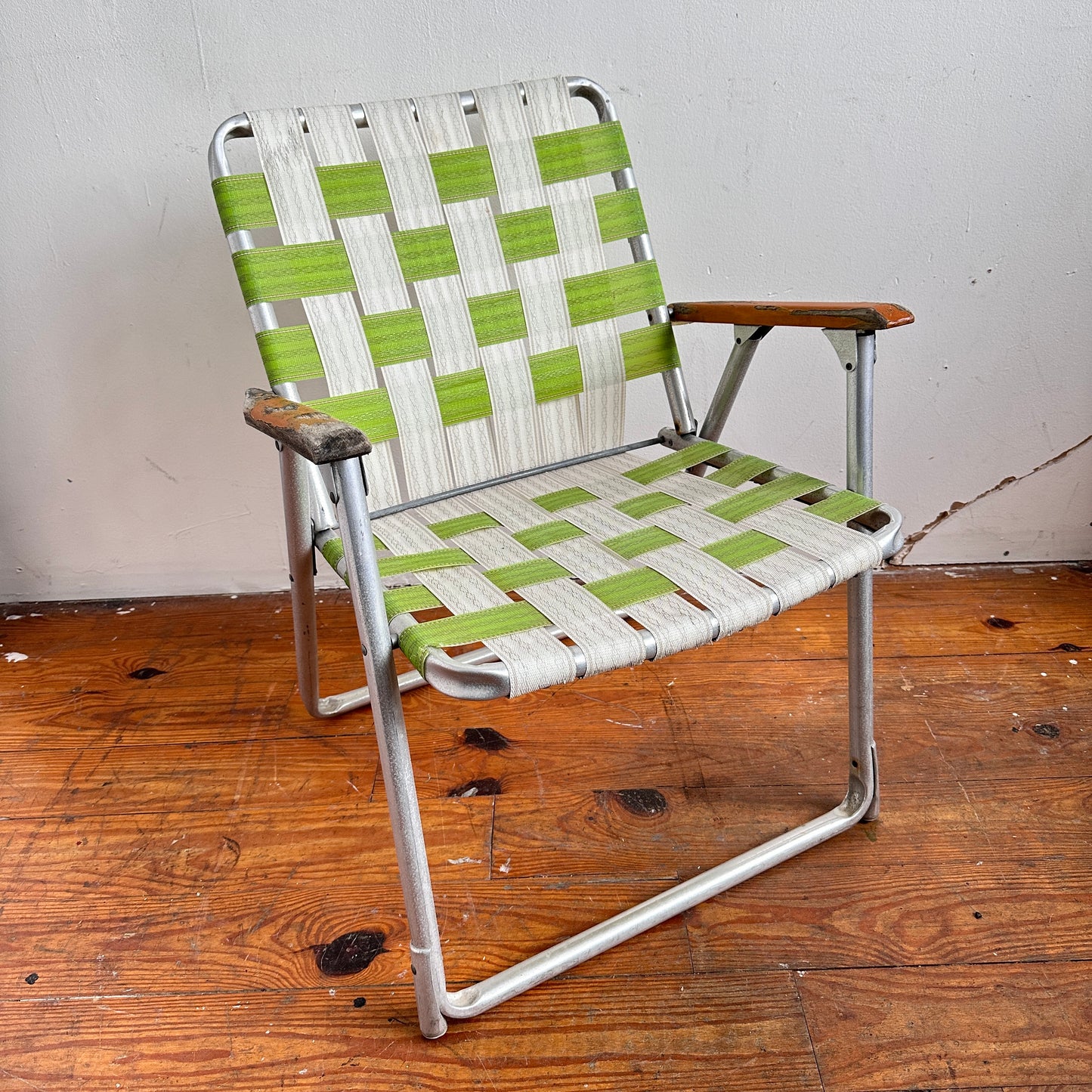 FC034 GREEN & WHITE FOLDING LAWN CHAIR