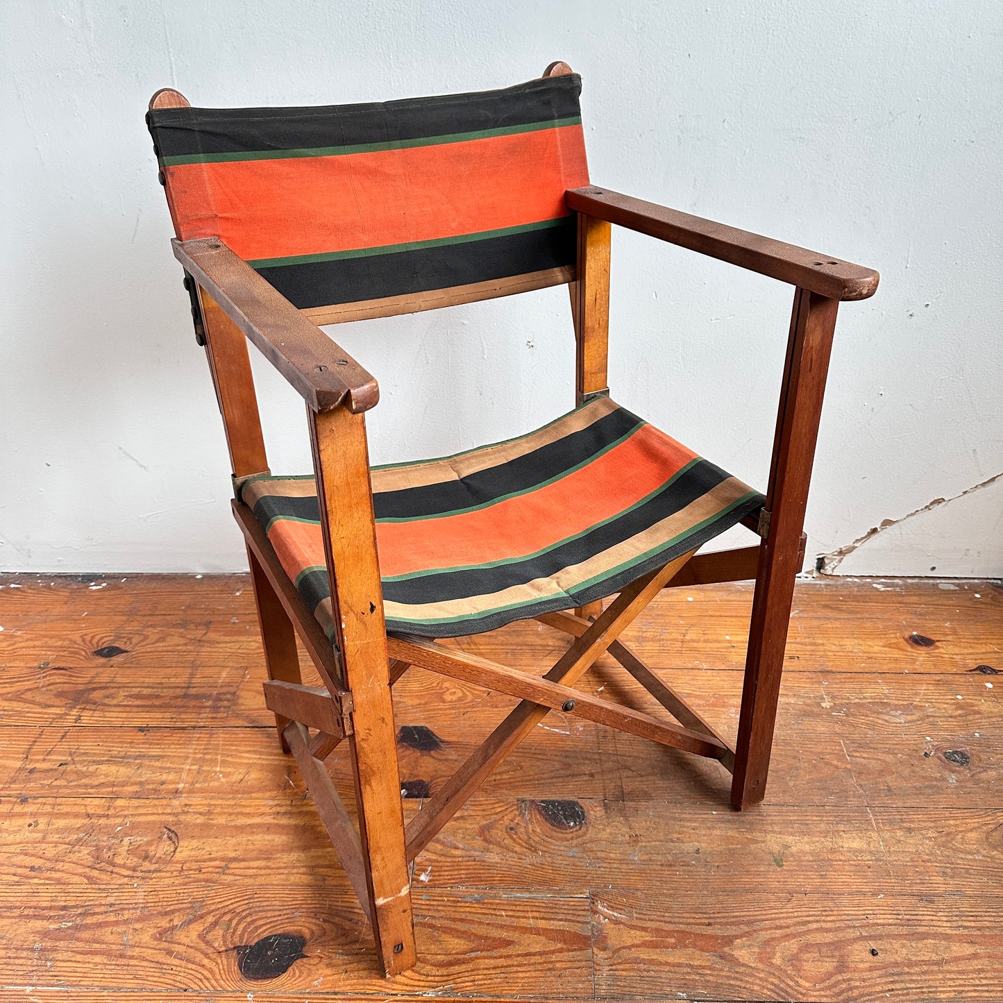 FC035 ANTIQUE WOOD DIRECTORS CHAIR