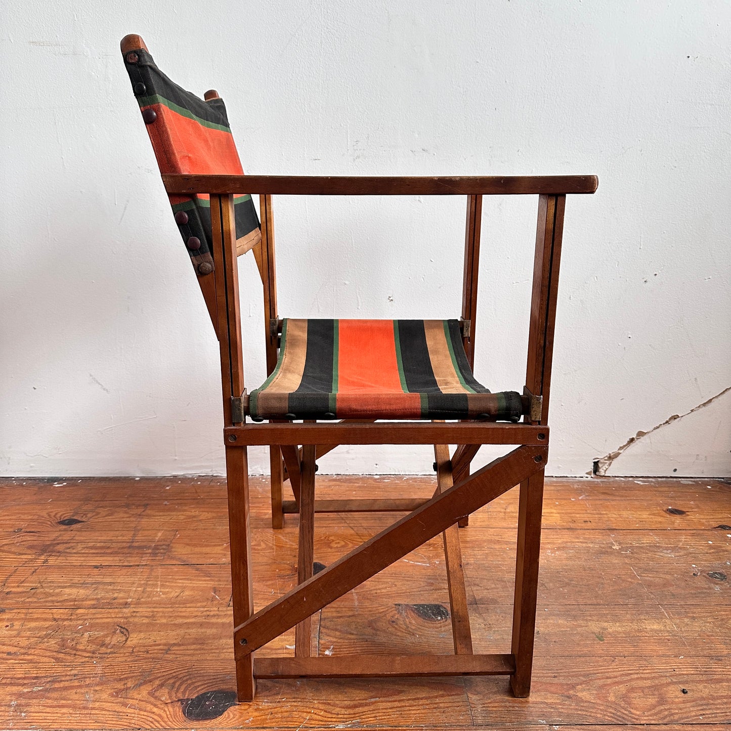 FC035 ANTIQUE WOOD DIRECTORS CHAIR