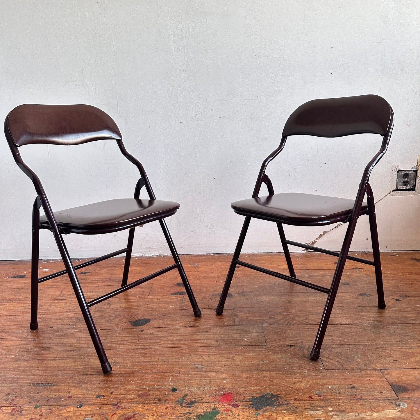 FC037 BROWN SQUIGGLE ARM FOLDING CHAIRS