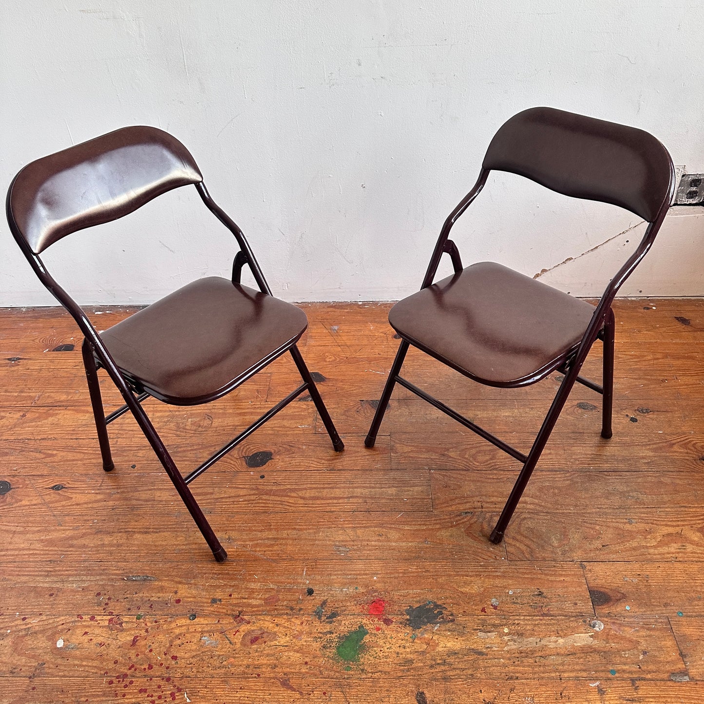 FC037 BROWN SQUIGGLE ARM FOLDING CHAIRS