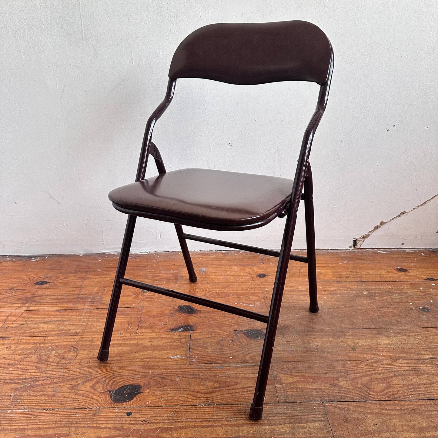 FC037 BROWN SQUIGGLE ARM FOLDING CHAIRS