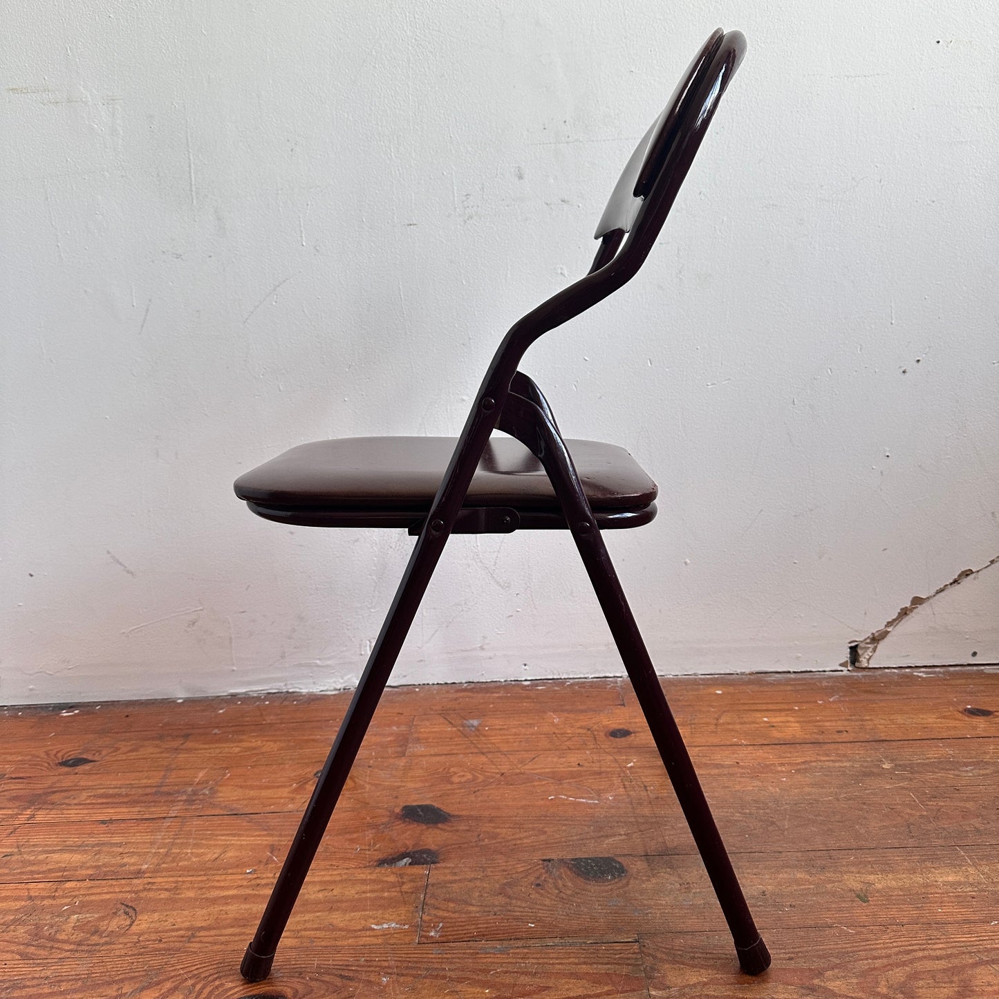 FC037 BROWN SQUIGGLE ARM FOLDING CHAIRS