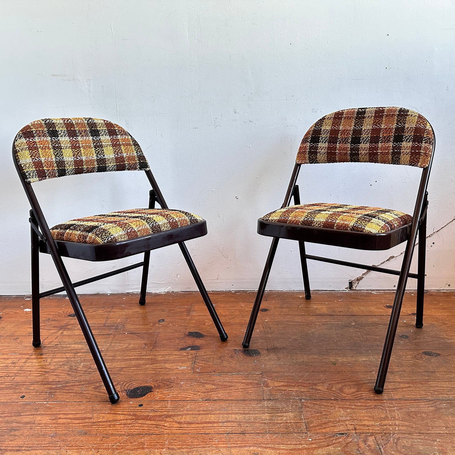FC044 METAL FOLDING CHAIRS WITH PLAID UPHOLSTRY