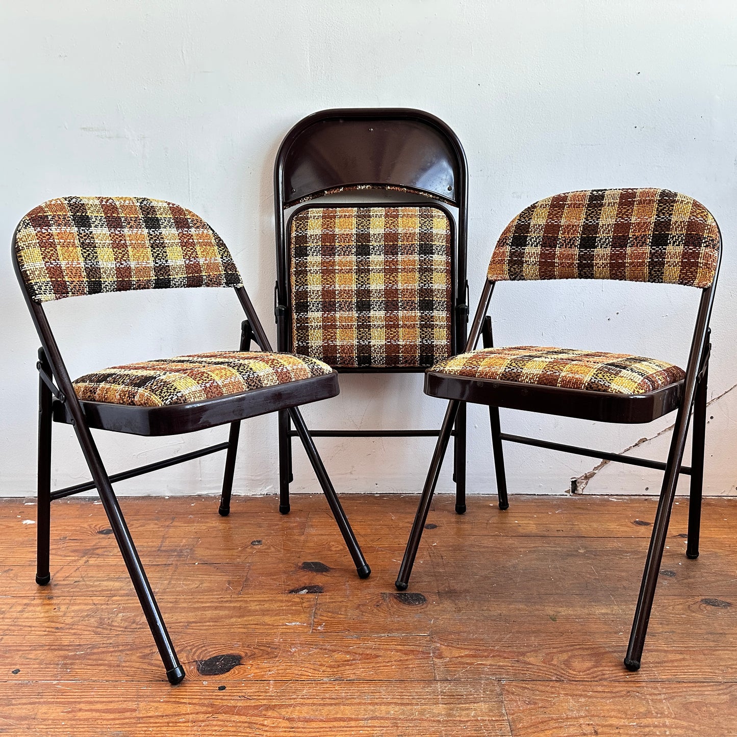 FC044 METAL FOLDING CHAIRS WITH PLAID UPHOLSTRY