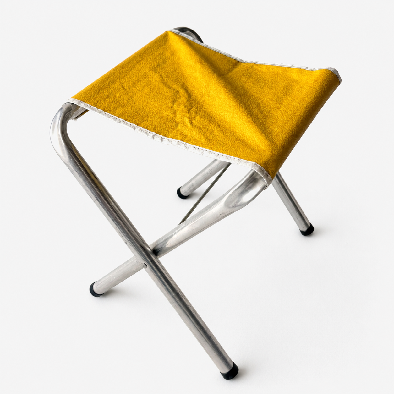 FC053 VINTAGE YELLOW FOLDING CAMP STOOL