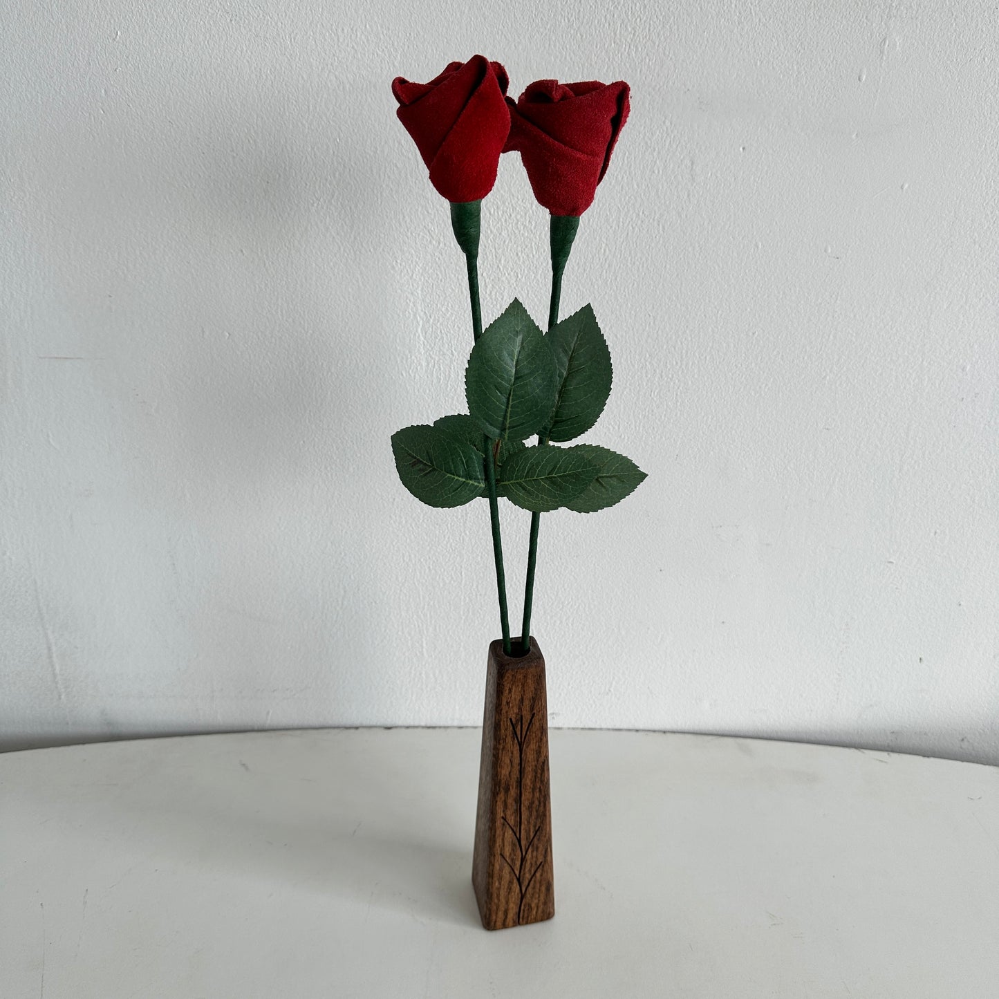 FF005 PAIR OF RED LEATHER FLOWERS AND WOOD VASE