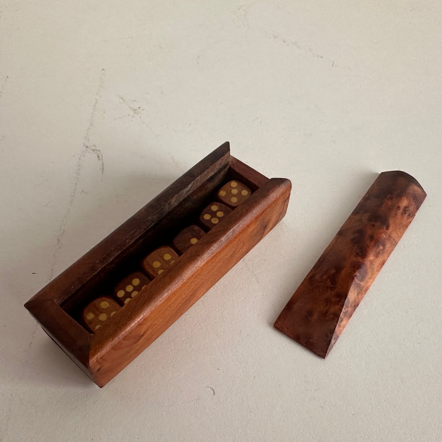 GT001 MOROCCAN WOOD BOX & DICE