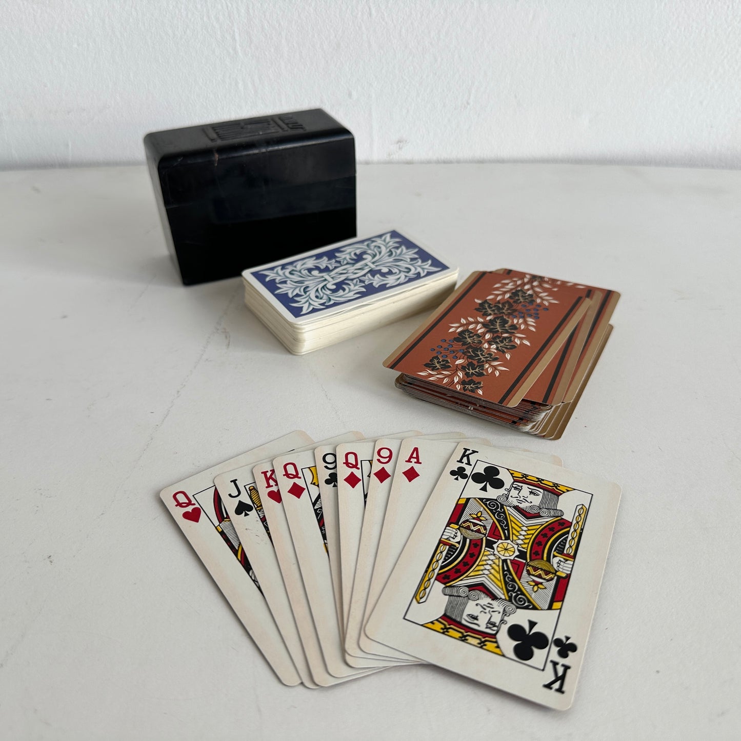 GT004 DOUBLE SET OF FLORAL PLAYING CARDS