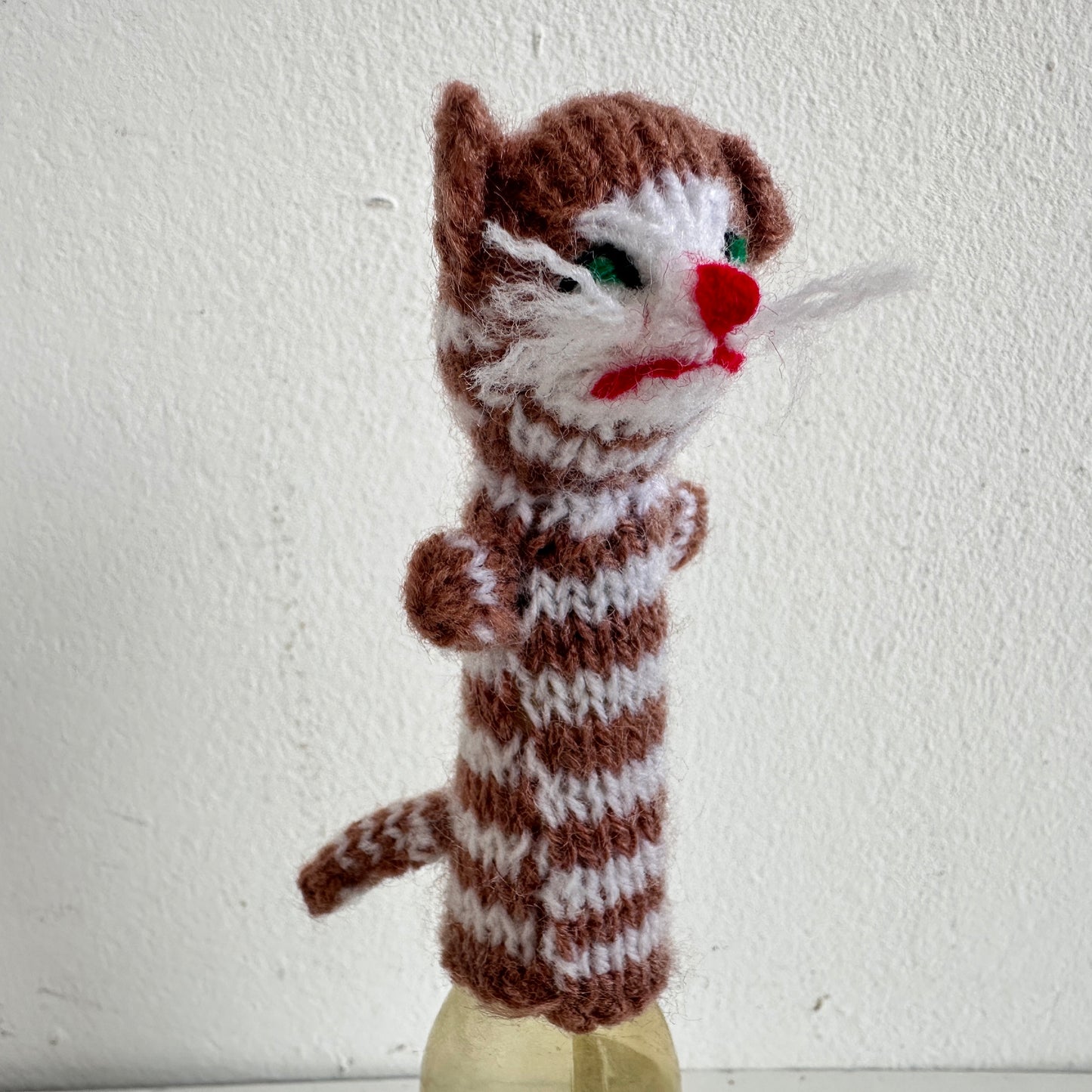 GT010 MR ATTITUDE KITTEN FINGER PUPPET